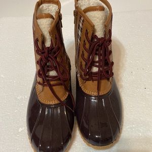 BRAND NEW SPORTO WEATHER PROOF RUBBERIZED BOOT FOR SNOW AND RAIN